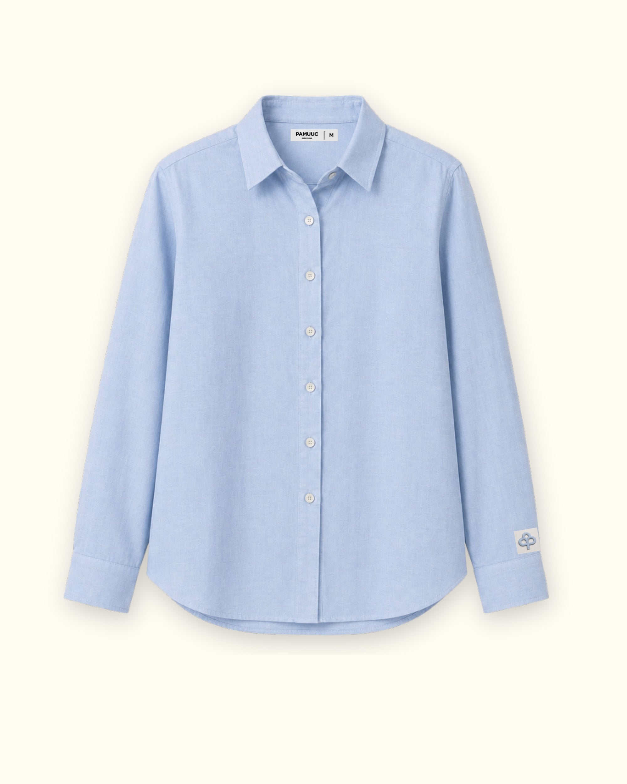 Chemise en lin coupe regular bleu clair, vue de face, montrant le col, l’ourlet et la coupe décontractée