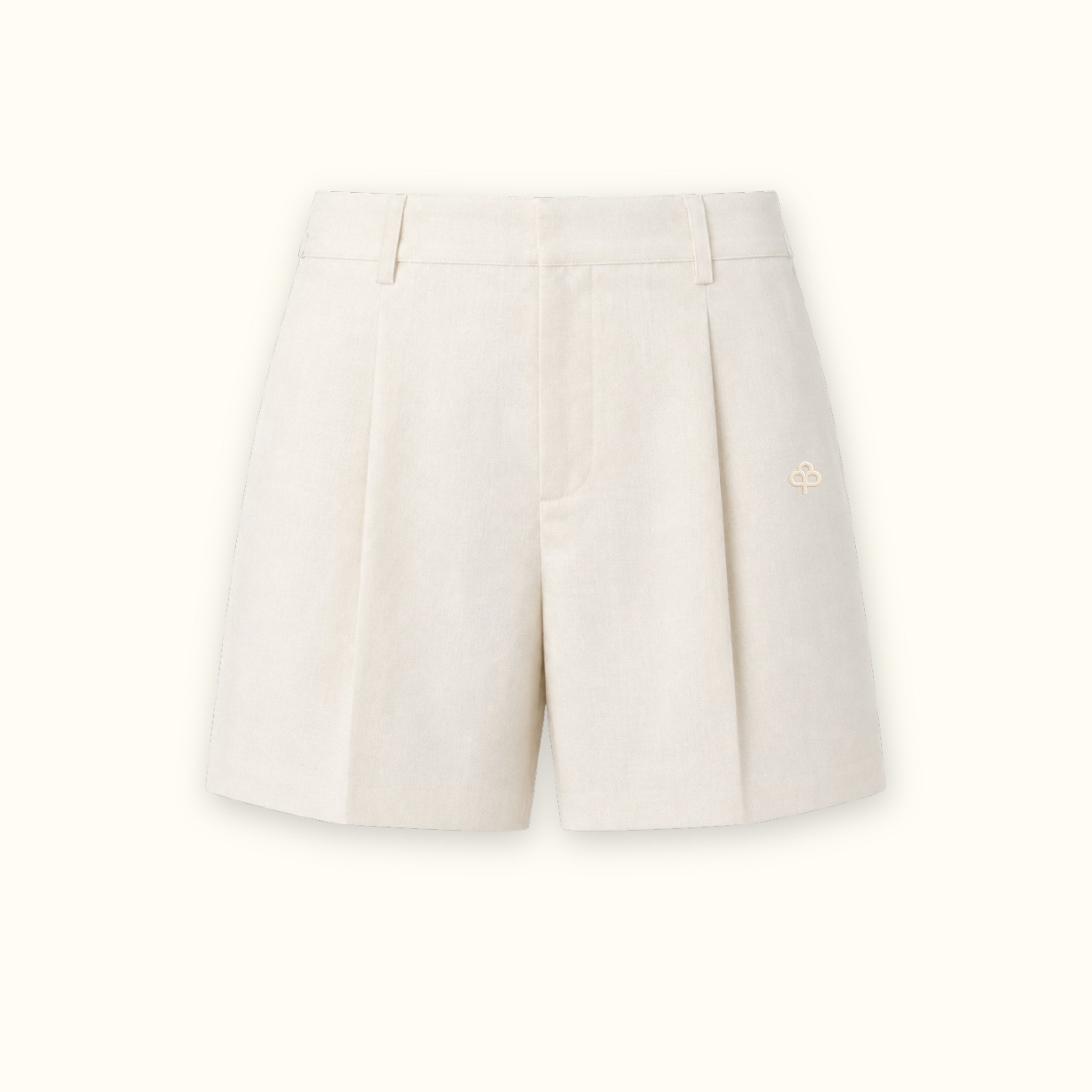 Short de lino en Off White, vista frontal, mostrando la cintura y la forma de la pernera