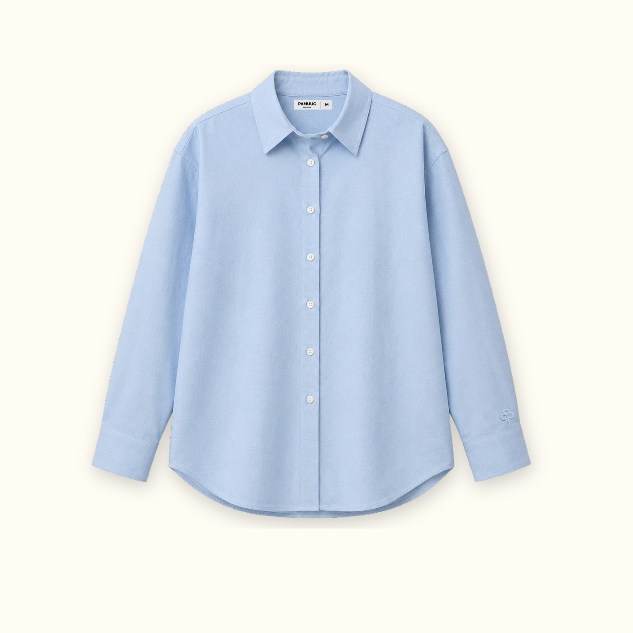 Chemise Oxford coupe medium bleu clair, vue de face, montrant le col, l’ourlet et la coupe décontractée