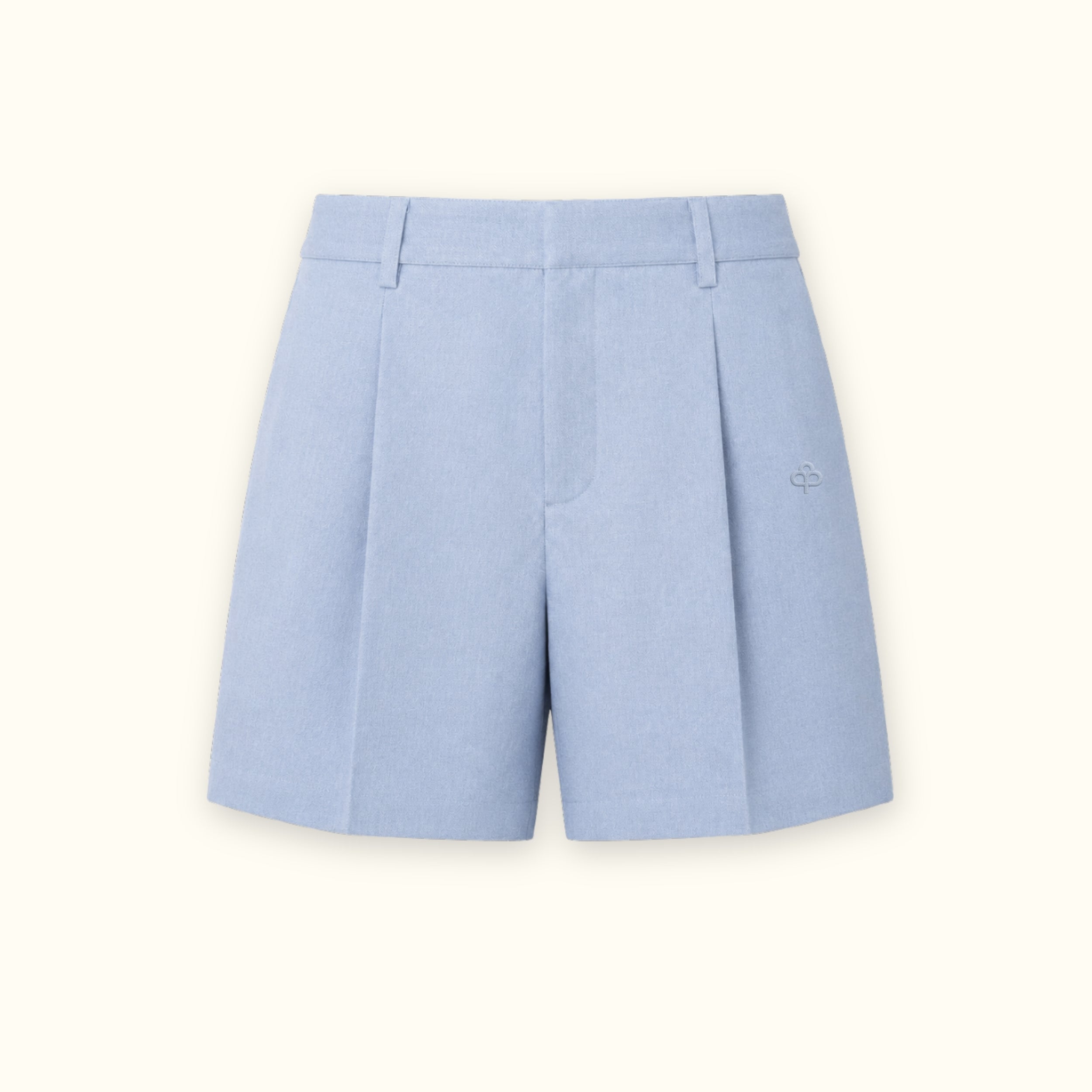Short de lino en azul claro, vista frontal, mostrando la cintura y la forma de la pernera