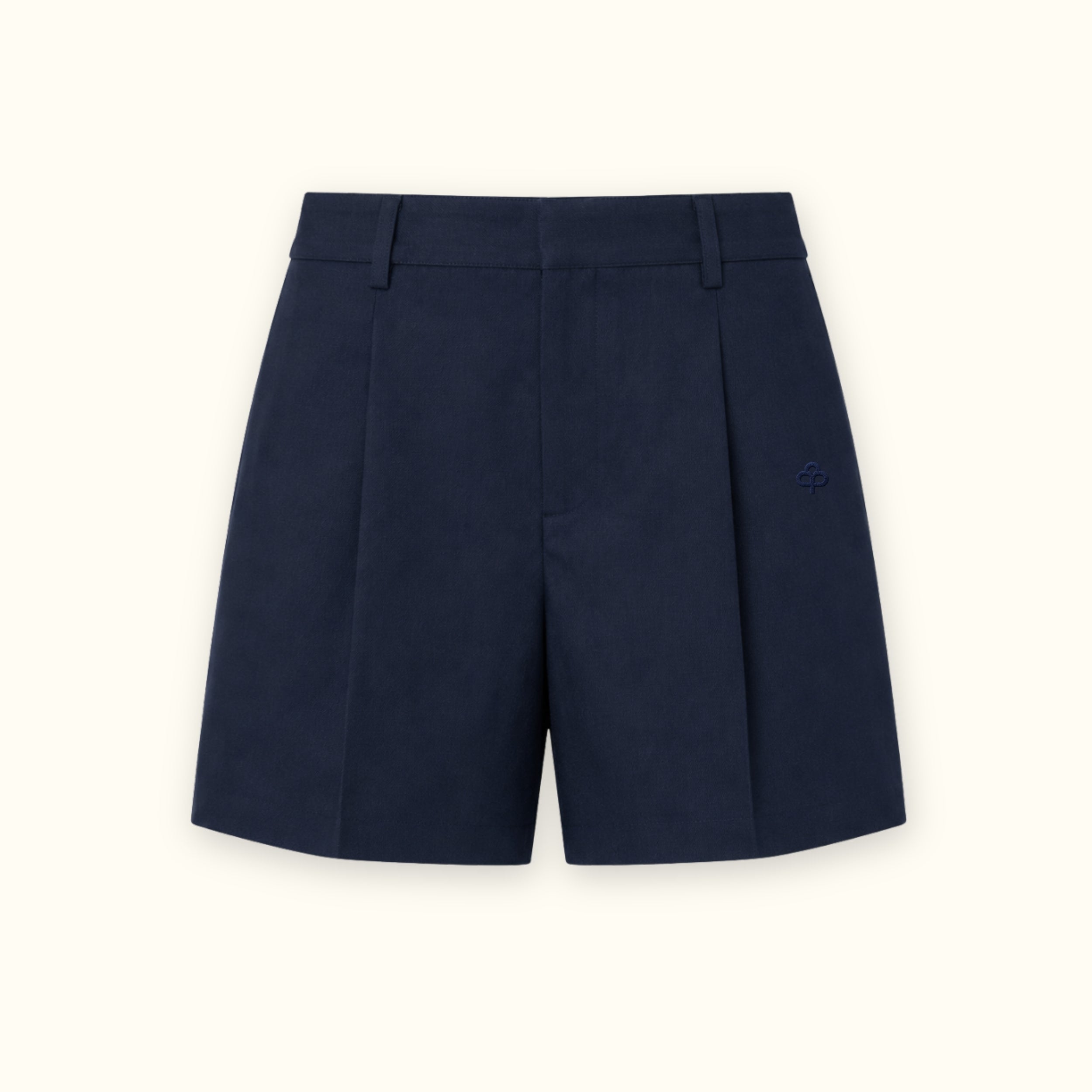 Short de lino en azul marino, vista frontal, mostrando la cintura y la forma de la pernera
