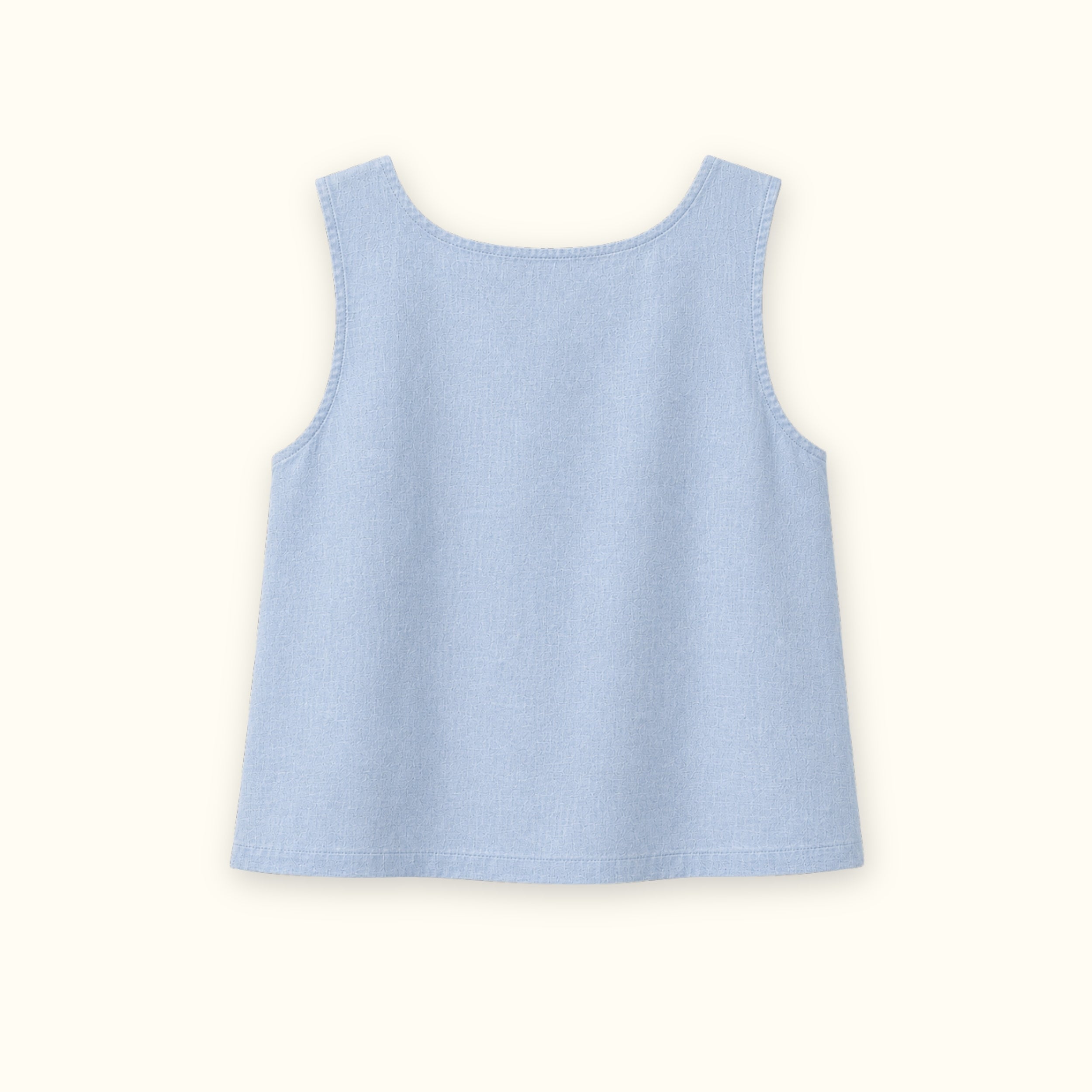 Top de lino con escote cuadrado en azul claro, vista trasera, mostrando el escote y la silueta sin mangas